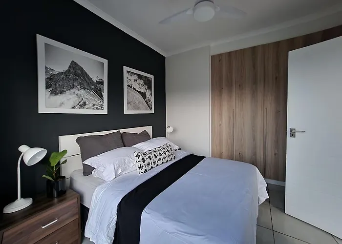 Entire Modern Apartment, Couples Sunset Getaway