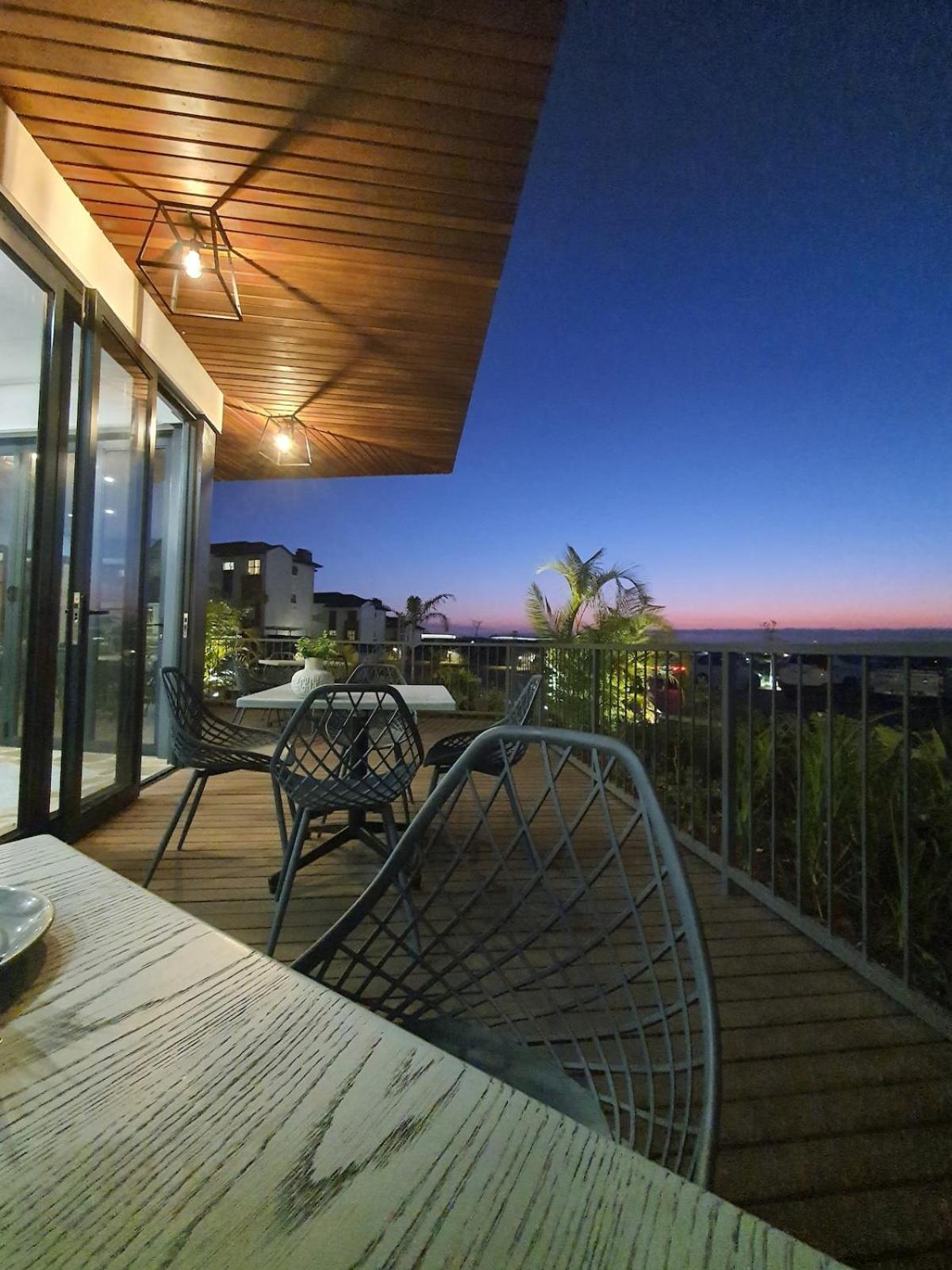 Entire Modern Apartment, Couples Sunset Getaway