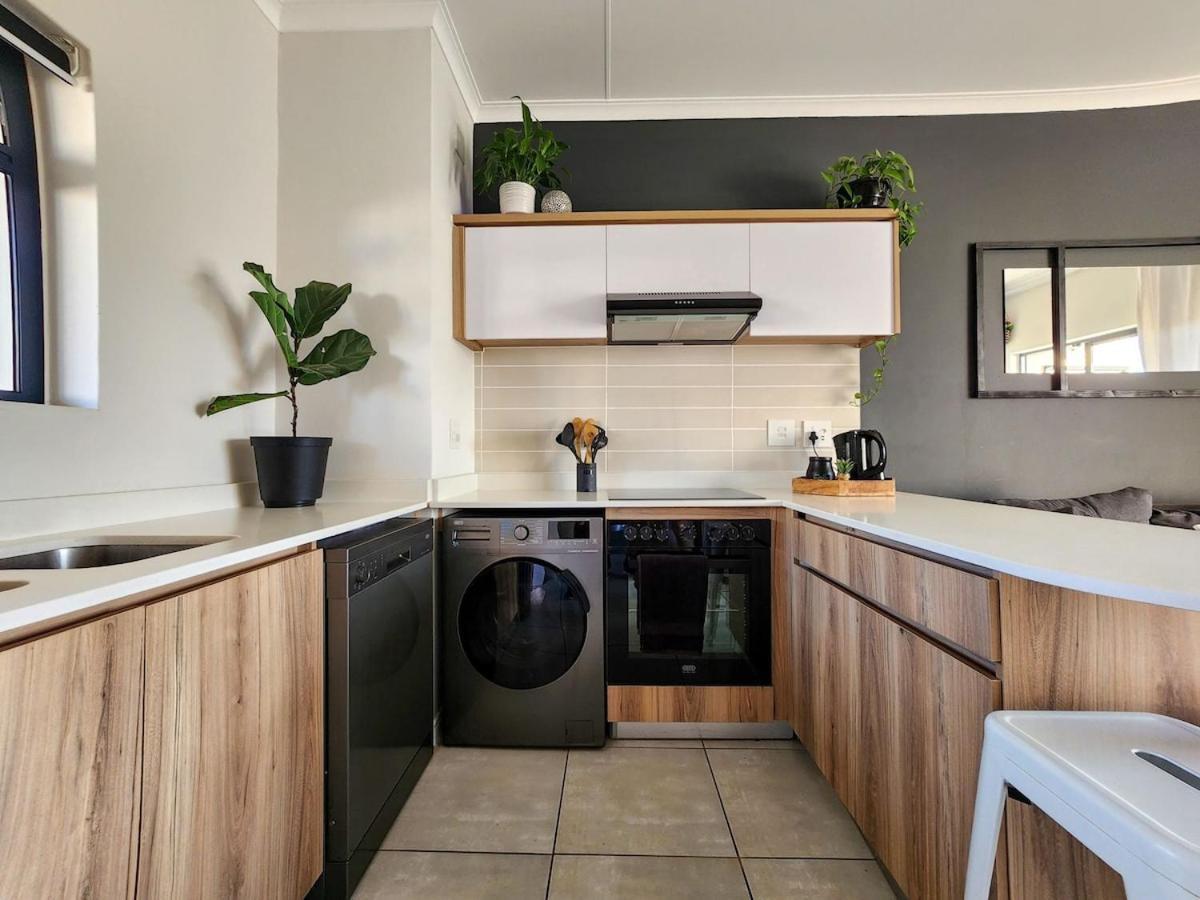 Entire Modern Apartment, Couples Sunset Getaway Appartement *